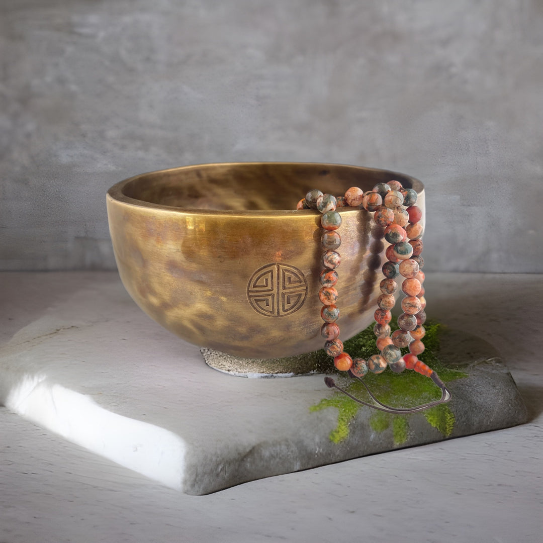 Himalayan singing bowl with necklace 